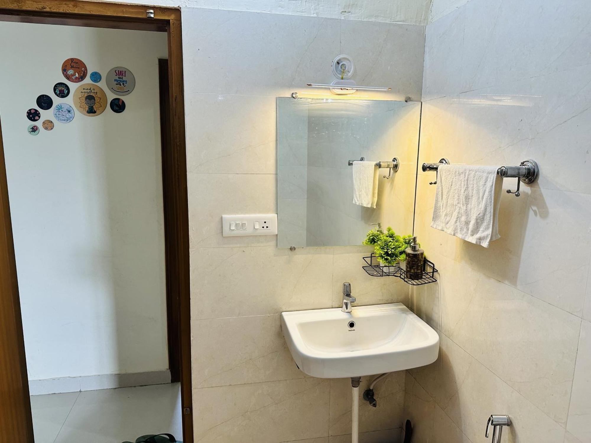 Zoomstay - 3Bhk Apartments Βαρανάσι Εξωτερικό φωτογραφία